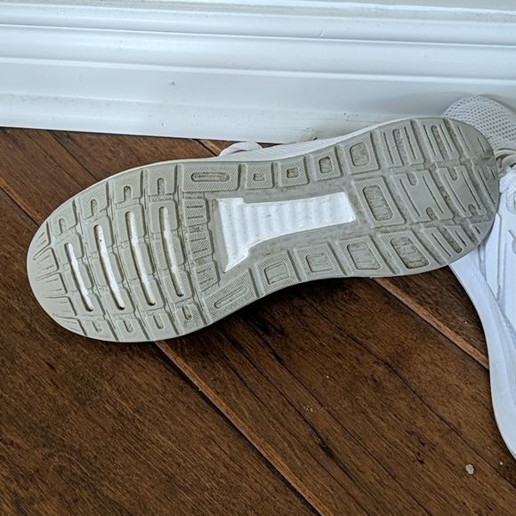 White Adidas tennis shoes - Picture 5 of 6